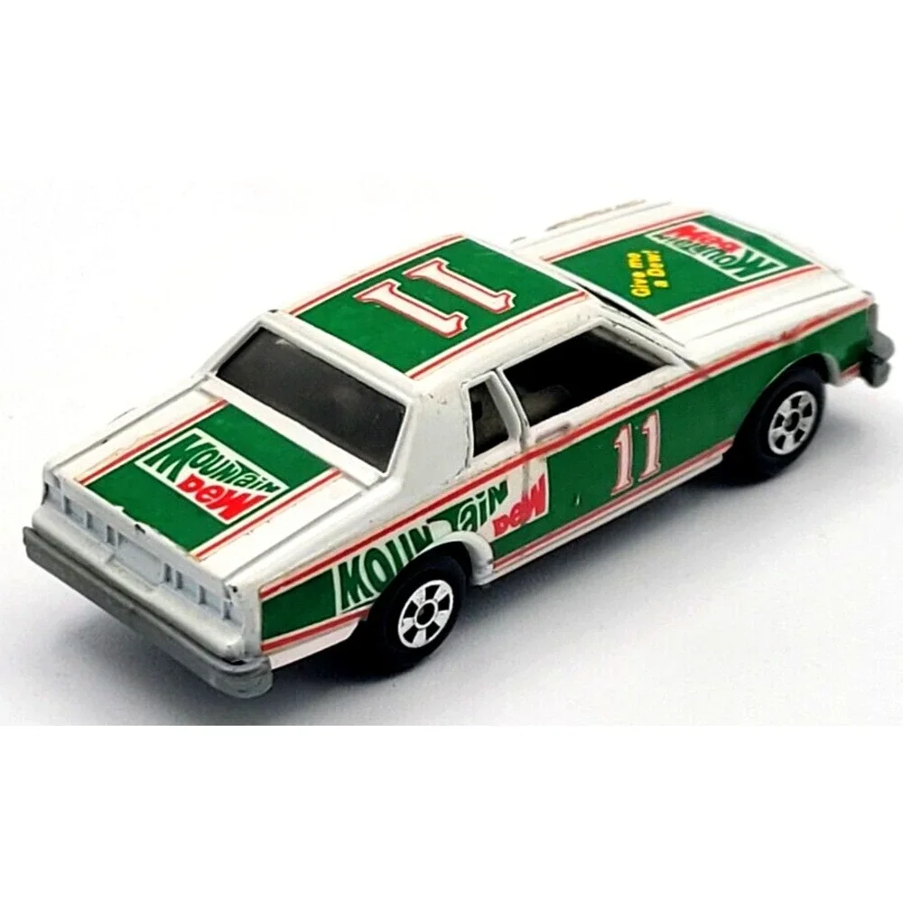 ERTL COMPANY 1980 CHEVROLET NASCAR MOUNTAIN DEW 11 DIECAST CAR‎ 1:64